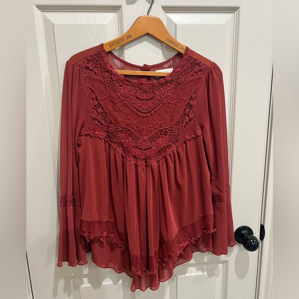 Altar’d state brunt orange top 🍊